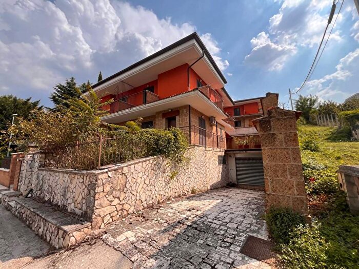 Casa quadrilocale in vendita in Via Serritello, Pratola Serra