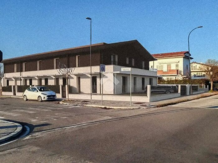 Casa quadrilocale in vendita in Via Morini, Ravenna