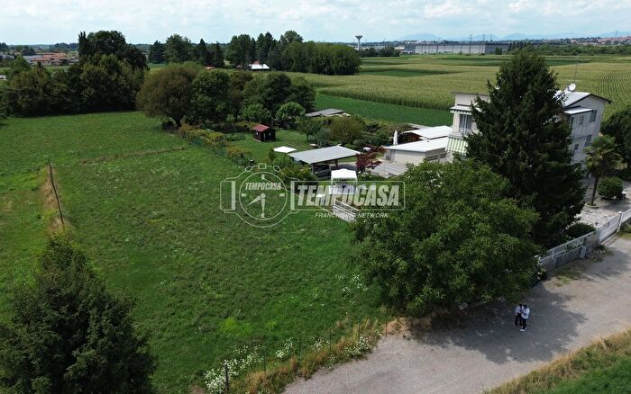 Appartamento trilocale in vendita in Via Fermi, Lazzate