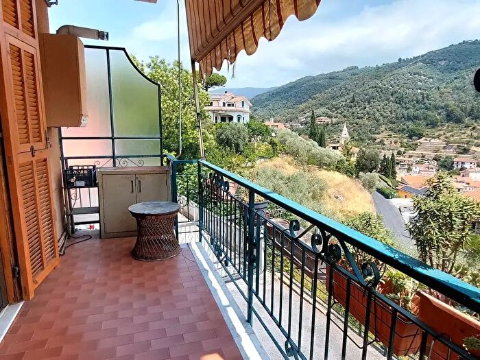 Appartamento quadrilocale in vendita in Via San Carlo, Dolcedo