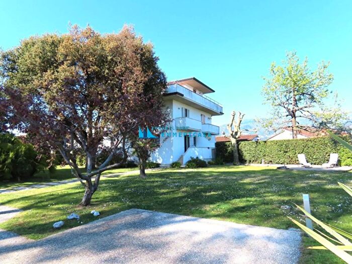 Casa con 6 locali in affitto in Via del Fescione, Ronchi Poveromo, Massa