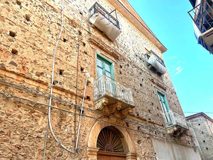 Appartamento con 9 locali in vendita in Via Peschiera, SantAgata Di Militello