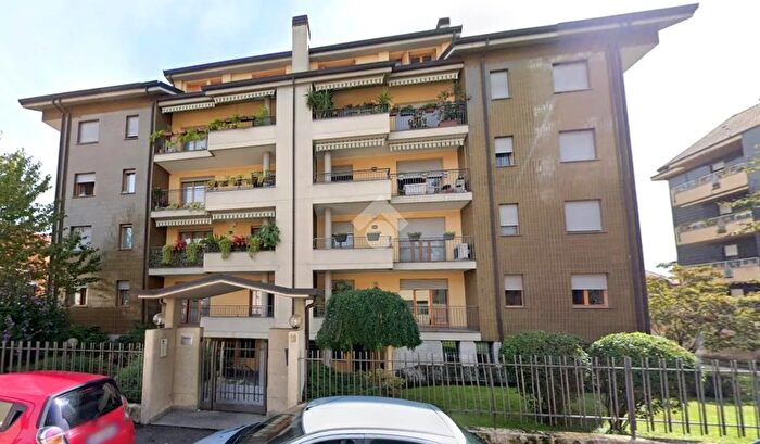 Appartamento trilocale in vendita in Via Monte Rosa, Rho