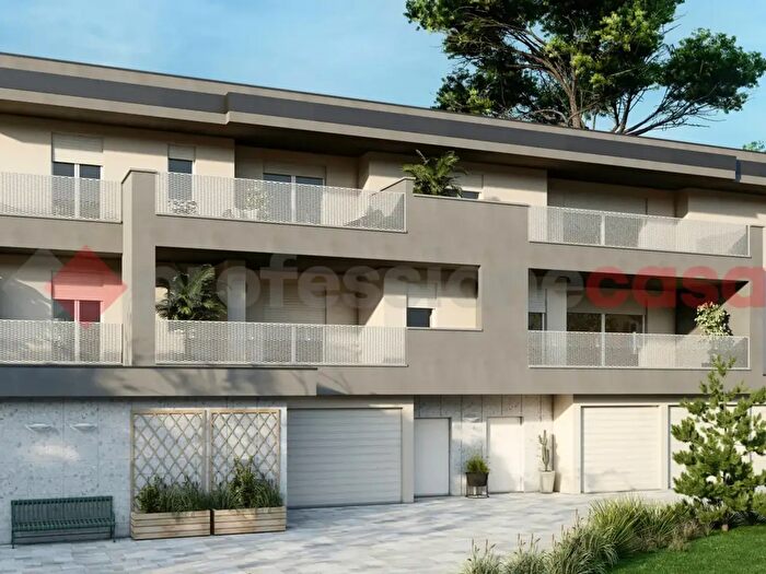 Appartamento trilocale in vendita in Via Solferino, Villa Cortese