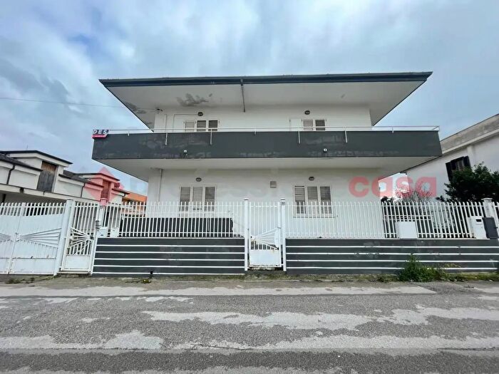 Appartamento quadrilocale in vendita in Via Palermo, Mondragone