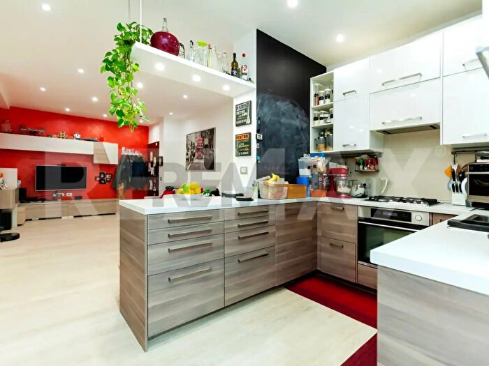 Case in Vendita e in Affitto - 3