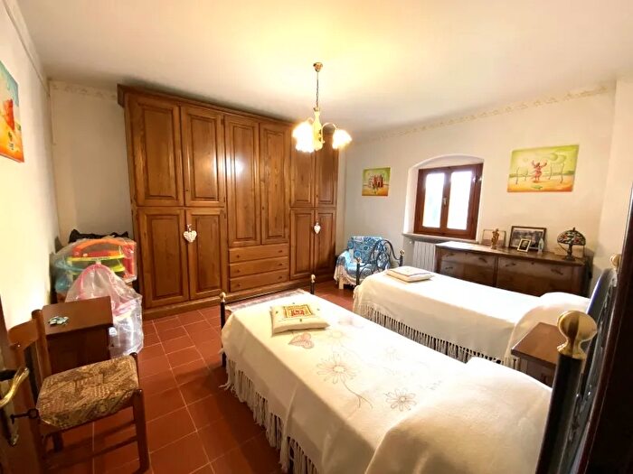 Casa con 8 locali in vendita in Montecatini Terme