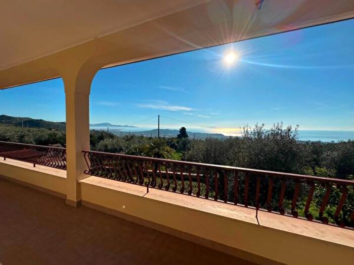 Appartamento con 5 locali in vendita in Strada Provinciale Formia Maranola Castellonorato, Formia