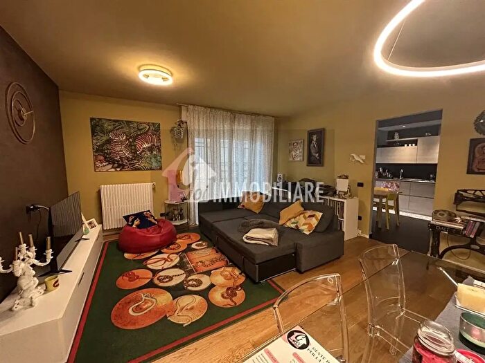 Appartamento con 7 locali in vendita in Via Martelli, Casalmaggiore