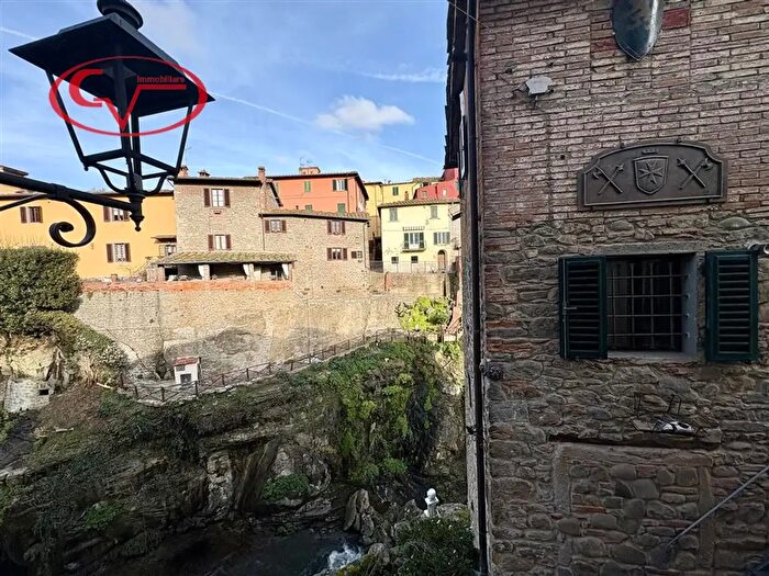 Appartamento trilocale in vendita in Centro Storico, Loro Ciuffenna