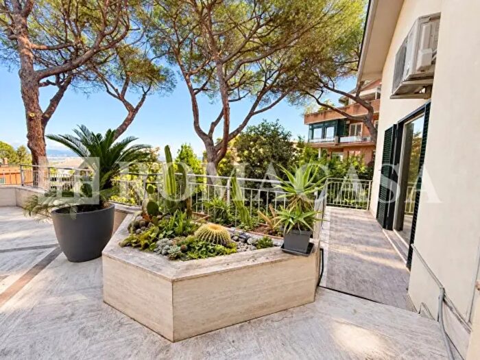 Appartamento con 6 locali in vendita in Viale Cortina d'Ampezzo, Roma