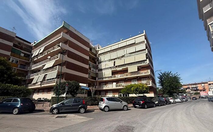 Appartamento quadrilocale in vendita in Via Beniamino Guidetti, Napoli