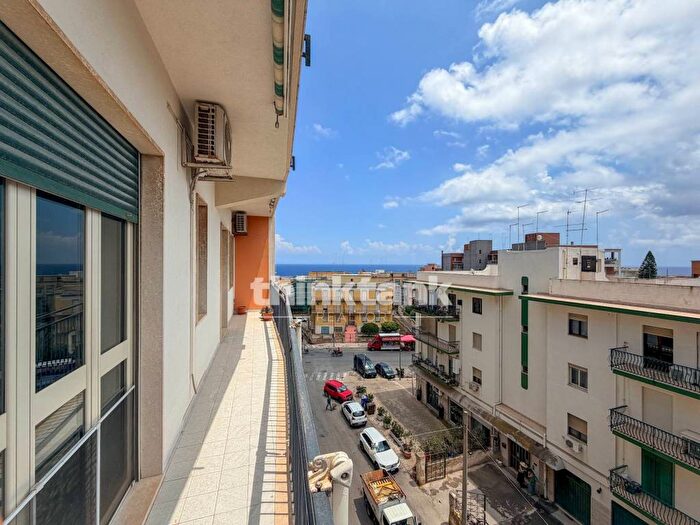 Appartamento quadrilocale in affitto in Viale tunisi, Grottasanta Tunisi, Siracusa
