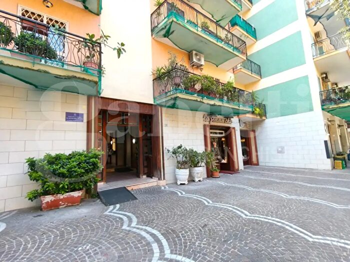 Appartamento quadrilocale in vendita in Via Roma, Portici