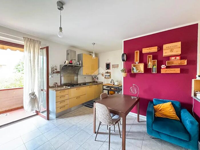 Appartamento trilocale in vendita in Piazza Padre Ernesto Balducci, Pontedera
