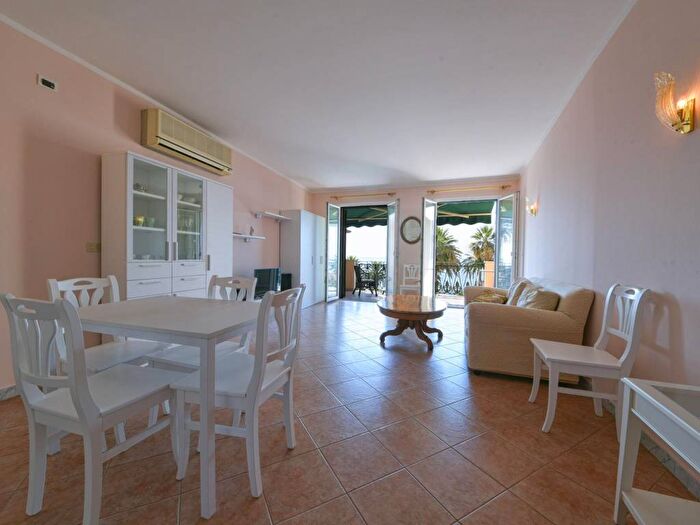 Appartamento bilocale in affitto in Via Campana, Centro, Varazze