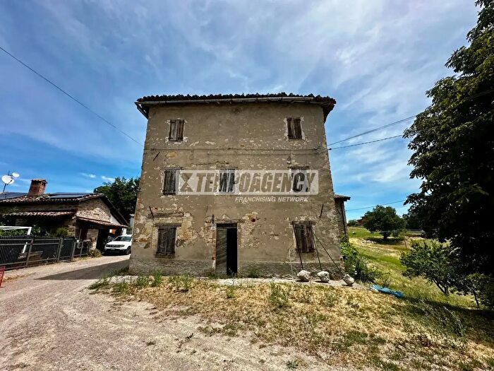 Appartamento con 5 locali in vendita in Via CorniolaGrocci, Serramazzoni