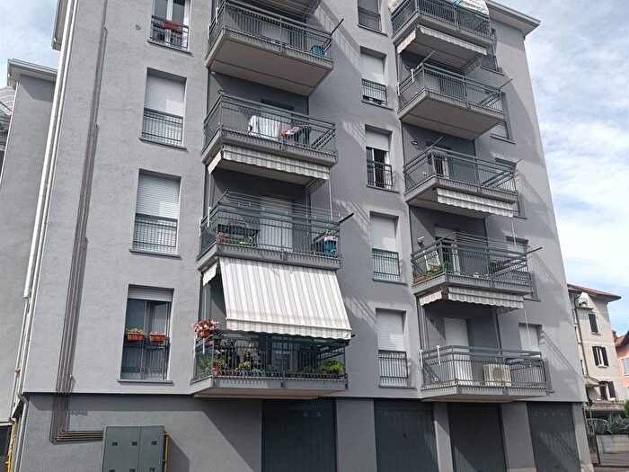 Appartamento quadrilocale in affitto in Uggiate Trevano, Uggiate con Ronago