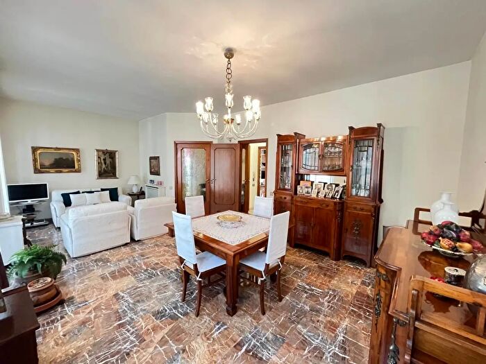 Appartamento con 6 locali in vendita in Terni