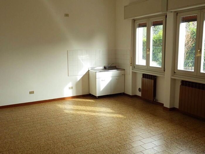 Appartamento trilocale in affitto in Gradinata Don Alessio Amighetti, Lovere