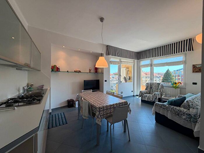 Appartamento quadrilocale in affitto in Viale Daniel Hanbury, Borgo Coscia, Alassio