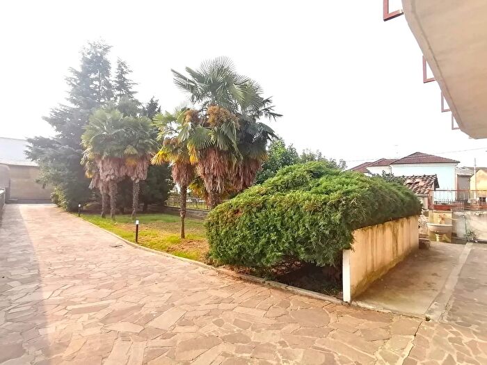 Casa quadrilocale in vendita in Via Roggia Molinara, Prarolo