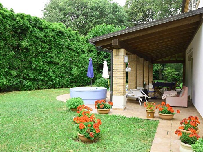 Casa quadrilocale in affitto in Strada Quercioli, Vigatto, Parma