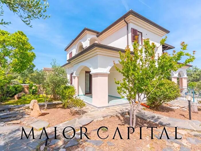 Casa quadrilocale in vendita in San Teodoro