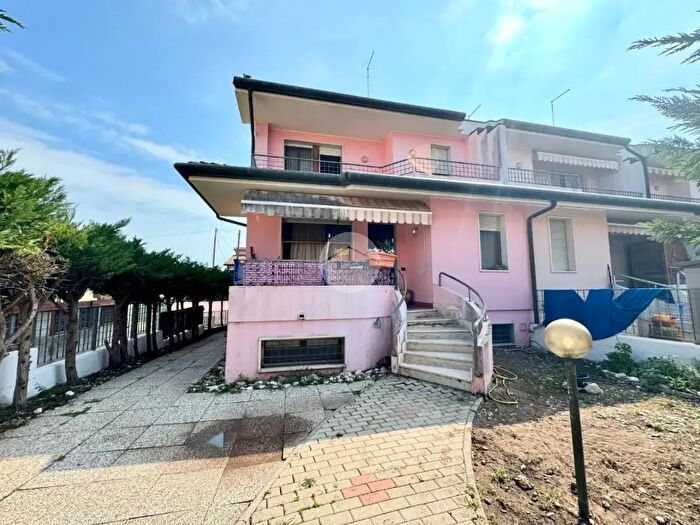 Casa trilocale in vendita in Via Primavera, Chioggia