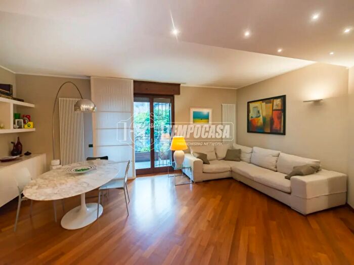 Appartamento quadrilocale in vendita in Via Luigi Guanella, Milano