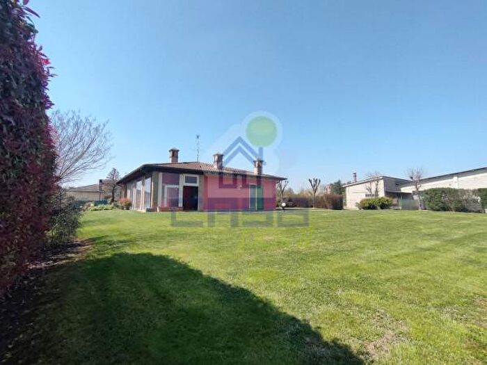 Casa con 6 locali in vendita in Via Fabbri, Tornata