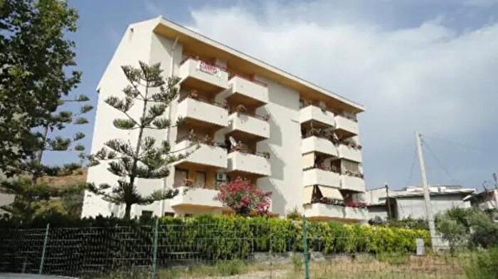 Appartamento trilocale in vendita in Via Aldo Moro, Bova Marina