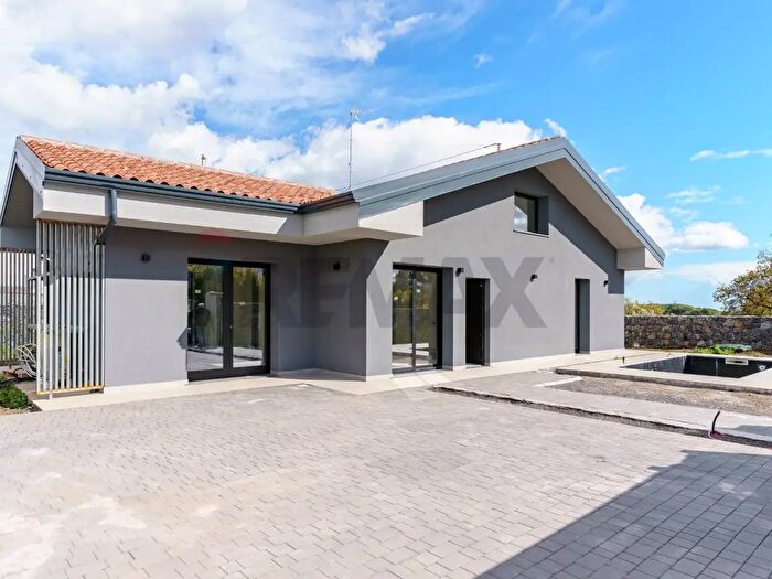 Casa con 6 locali in vendita in Via Luciano Pavarotti, Viagrande