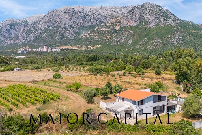 Casa con 6 locali in vendita in Via Sa Nuche, Siniscola