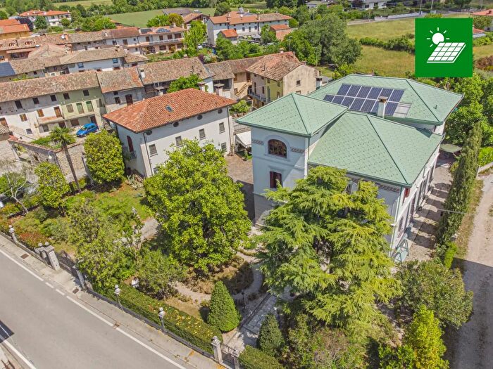 Casa con 6 locali in vendita in San Vito Di Fagagna