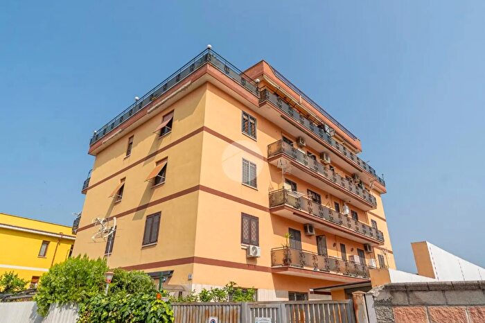 Appartamento trilocale in vendita in Via Giuseppe Macchi, Roma