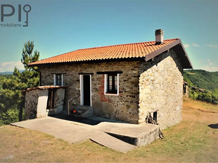 Casa con 12 locali in vendita in Dego
