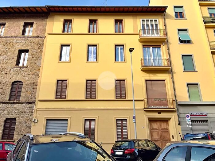 Appartamento con 7 locali in vendita in Via Castelfidardo, Firenze