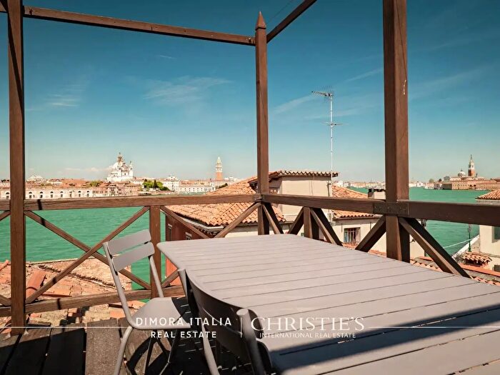 Casa con 6 locali in vendita in Venezia