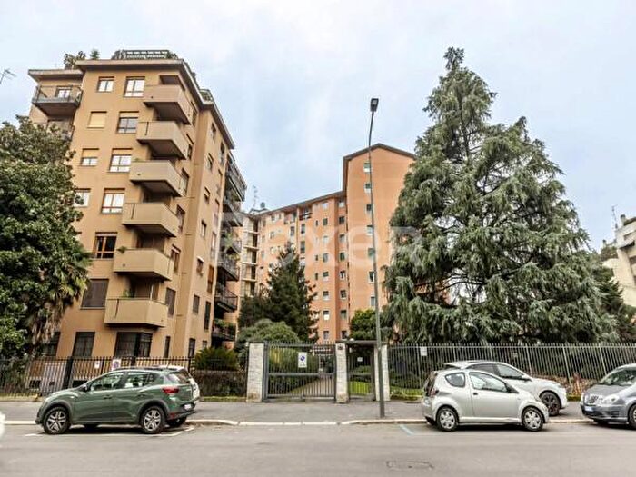 Appartamento con 5 locali in vendita in Via Vincenzo Rabolini, Milano