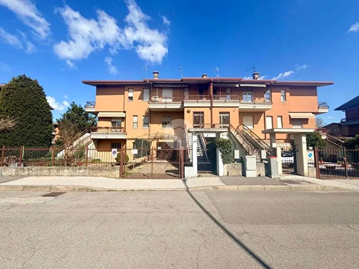 Casa quadrilocale in vendita in Via Caprera, Cremona