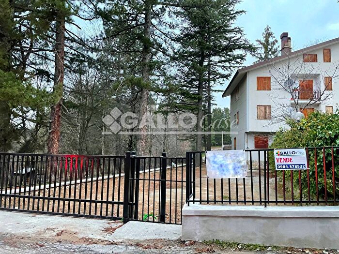 Appartamento trilocale in vendita in Via Forgitelle Spezzano della Sila, Spezzano Della Sila