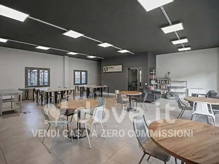 Appartamento quadrilocale in vendita in Via Enrico Cosenz, Milano