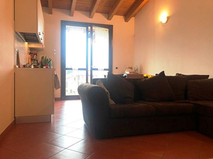 Casa bilocale in affitto in Via Ponzello, Lisanza, Sesto Calende