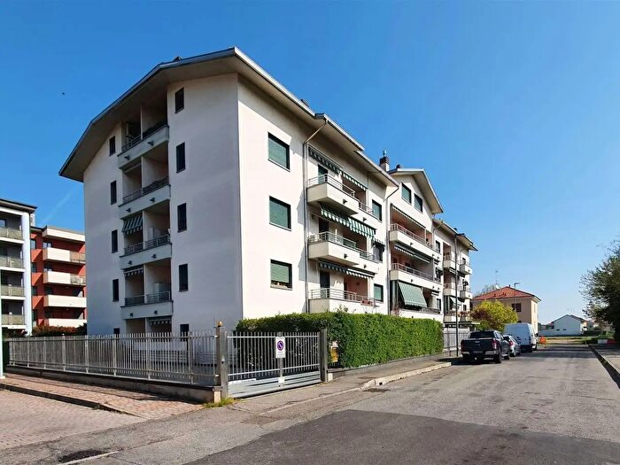 Appartamento trilocale in vendita in Vanzago