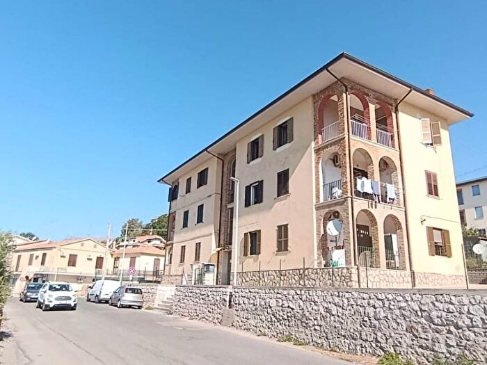 Appartamento trilocale in vendita in Via Antonio Sebastiani, Centro, Minturno