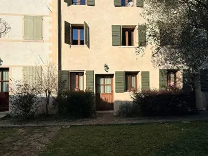 Casa con 6 locali in vendita in Castelcucco
