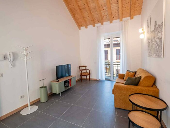 Appartamento trilocale in affitto in Via Sebastiano del Piombo, Monte Rosa Lotto, Milano