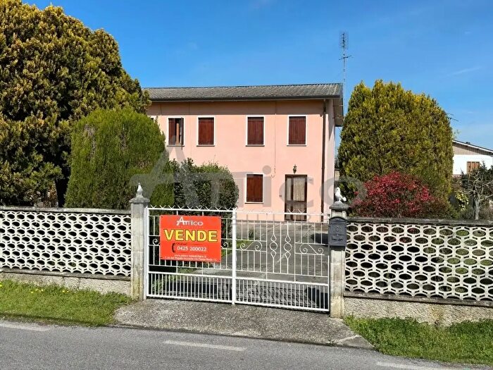 Casa con 7 locali in vendita in Via Ottavio Munerati, Rovigo