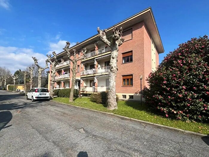 Appartamento con 5 locali in vendita in Via Edmondo De Amicis, Biella
